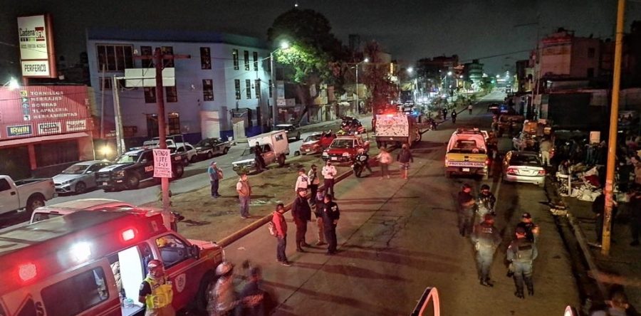 Atiende Bomberos de Oaxaca incendio registrado en la Central de Abasto
