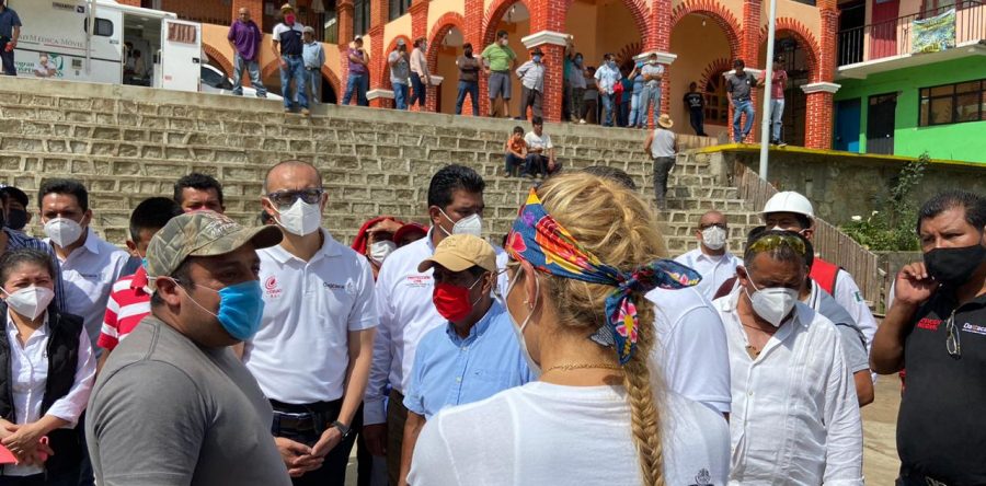 Regresa Alejandro Murat a los Ozolotepec para apoyar a las familias afectadas por sismo