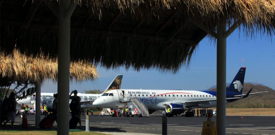 Mejor infraestructura aeroportuaria, impulso para el desarrollo de Oaxaca: AMH