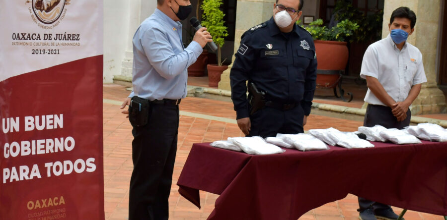 Recibe Ayuntamiento capitalino donación de cubrebocas del Club Rotario Oaxaca