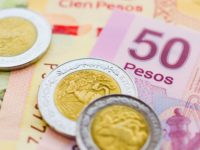 Peso retrocede durante la apertura, aumentan temores con respecto a México