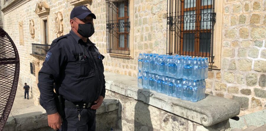 Ayuntamiento de Oaxaca distribuye insumos donados por Coca-Cola FEMSA a la Policía Municipal