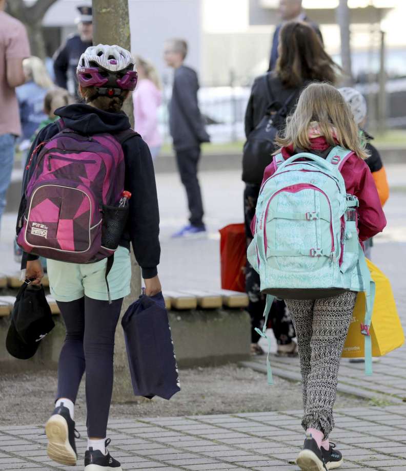 Regresan a clases en Alemania bajo la amenaza del virus