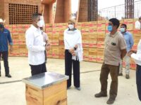Entrega Alejandro Murat apoyos a apicultores de la Sierra Sur