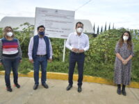 Acude Oswaldo García a la agencia Donají para entregar obra de pavimentación