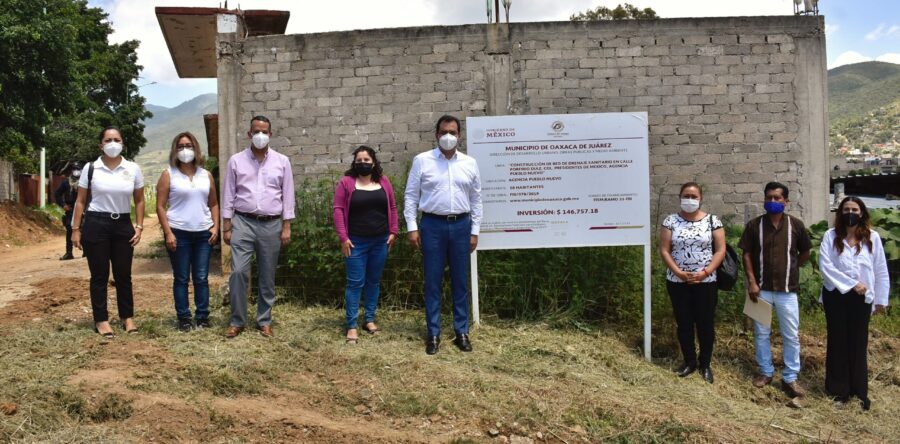 Garantiza Oswaldo García servicios básicos; entrega red de drenaje en Pueblo Nuevo