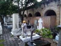 Labor continua del Ayuntamiento de Oaxaca de Juárez en panteones para combatir al dengue