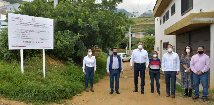 Inaugura edil Oswaldo García red de drenaje sanitario en la agencia Donají