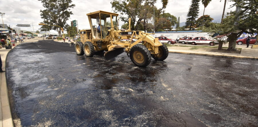 Inicia Ayuntamiento de Oaxaca reencarpetamiento vial en el perímetro del Parque del Amor