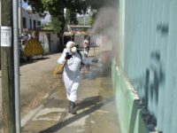 Ayuntamiento de Oaxaca desinfecta áreas de uso común en el fraccionamiento Sauces