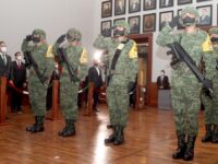 Rinde Alejandro Murat homenaje al personal médico en el tradicional Grito de Independencia