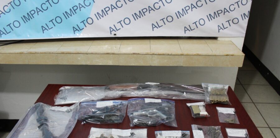 Otro cateo de la Fiscalía General en el Istmo; se aseguran armas, droga y una persona