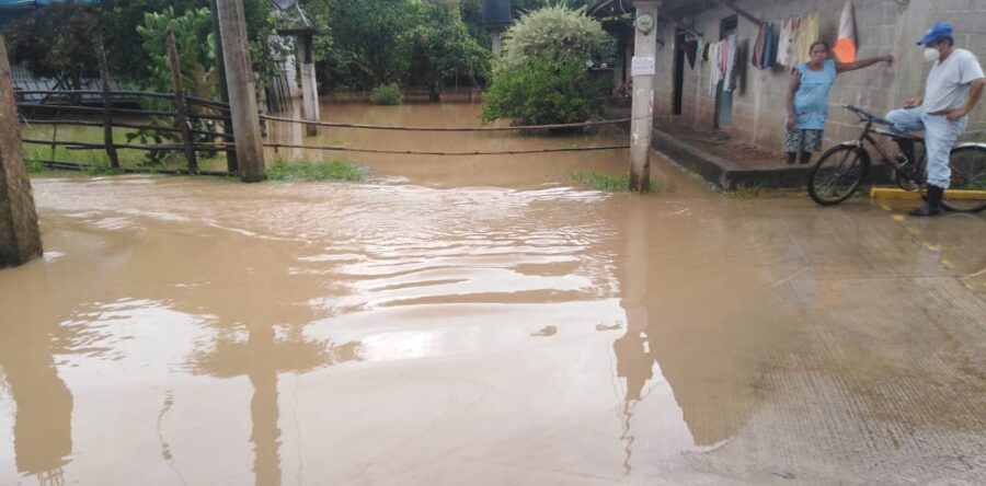 Por inundaciones, activa CEPCO protocolos de apoyo a la población en Valle Nacional