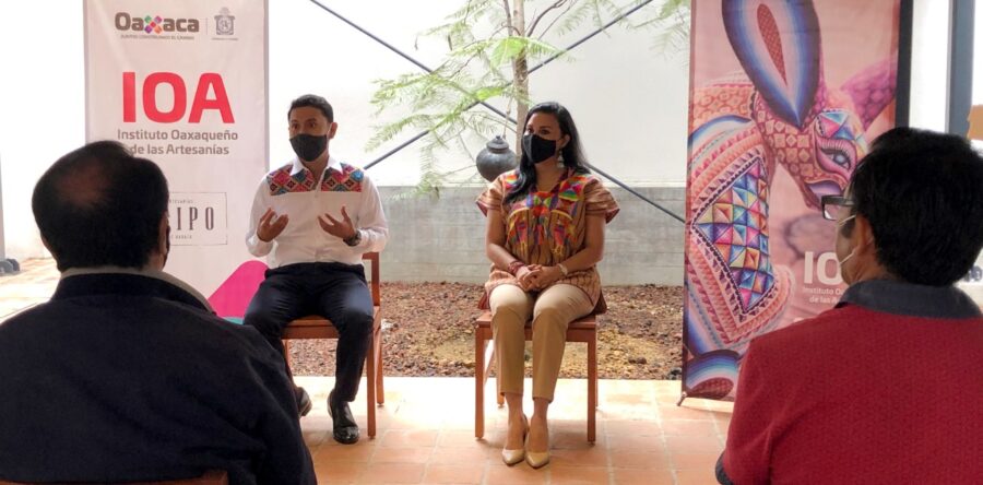 Entrega IOA y BanOaxaca créditos a artesanos oaxaqueños