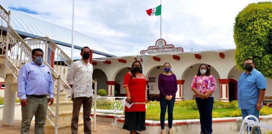 Entrega Seculta libros y revistas a la biblioteca pública de San Francisco Telixtlahuaca