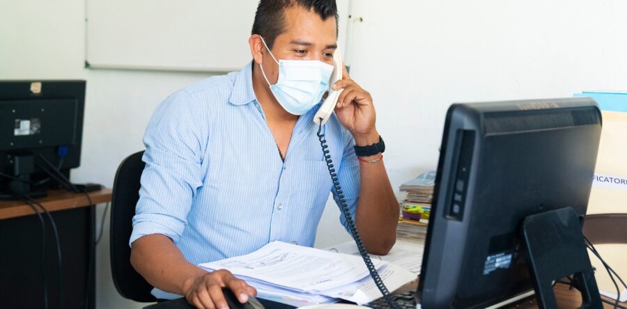 Brinda IEEPO orientación telefónica sobre trámites y servicios esenciales