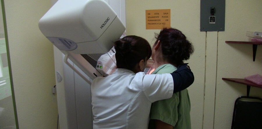 Autoexploración de senos, ayuda a detectar a tiempo el Cáncer de Mama