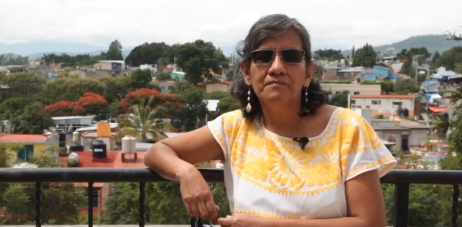 Felicita IEEPO a la maestra María Teresa Yescas, finalista en el Premio National Teacher Prize México