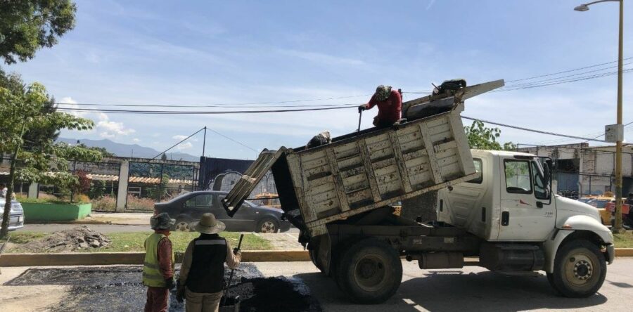 Sigue mejorando Ayuntamiento calles de la capital con programa emergente de bacheo