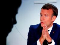 Francia pone bajo toque de queda a París y otras ocho ciudades por Covid-19