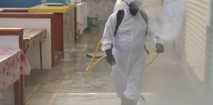 Ayuntamiento de Oaxaca limpia y desinfecta el Mercado Zonal de Candiani