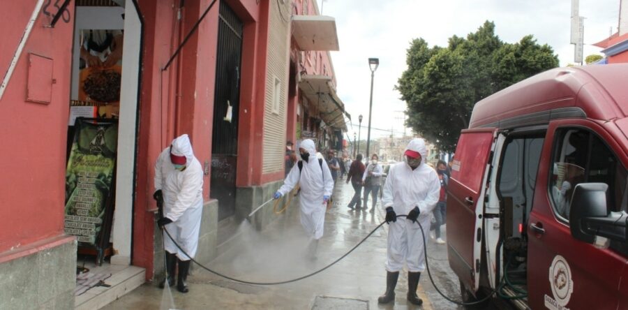 Suman esfuerzos Ayuntamiento y concesionarios en desinfección del Mercado “20 de Noviembre”