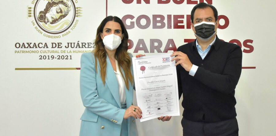 Recibe Oswaldo García “Premio Nacional al Buen Gobierno Municipal 2020”