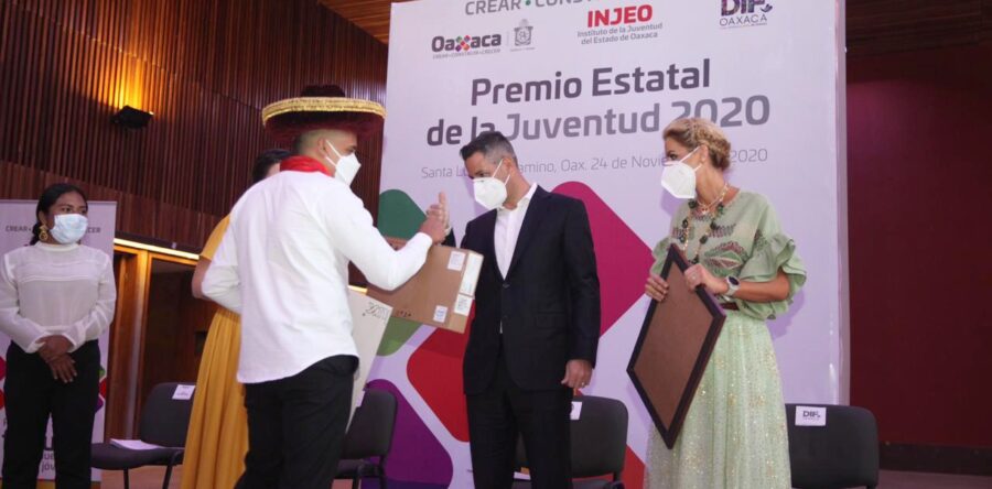 Reconoce Alejandro Murat compromiso social de sus jóvenes con Oaxaca