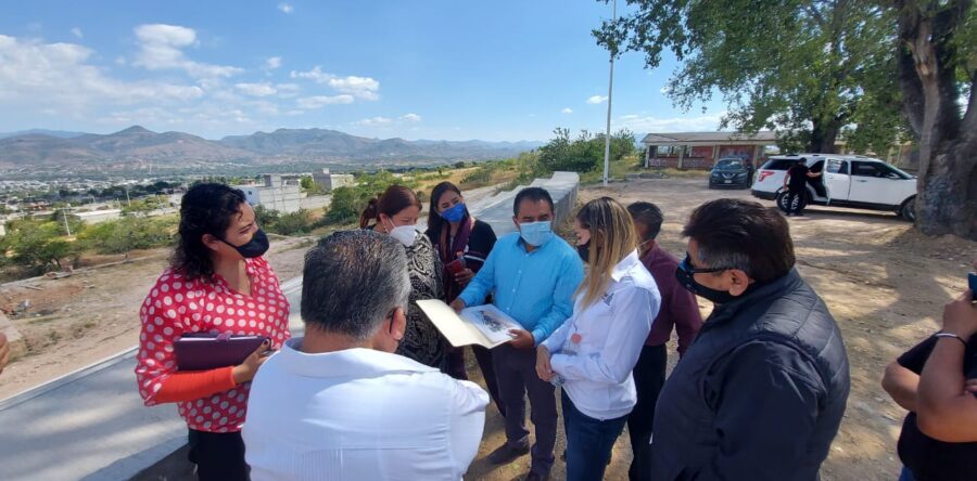 Visita Karla Villacaña construcción del Complejo Cultural en Huajuapan