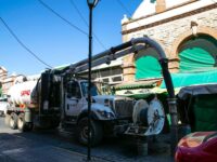 Realiza SAPAO saneamiento y limpieza del sistema sanitario del mercado Benito Juárez