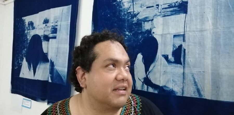 Presenta artista Pedro Miranda el “Manual del discapacitado perfecto”