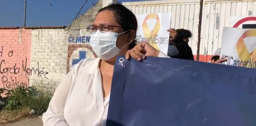 Padres de familia exigen abastos de medicamentos para niños y niñas con cáncer en Hospital de la Niñez