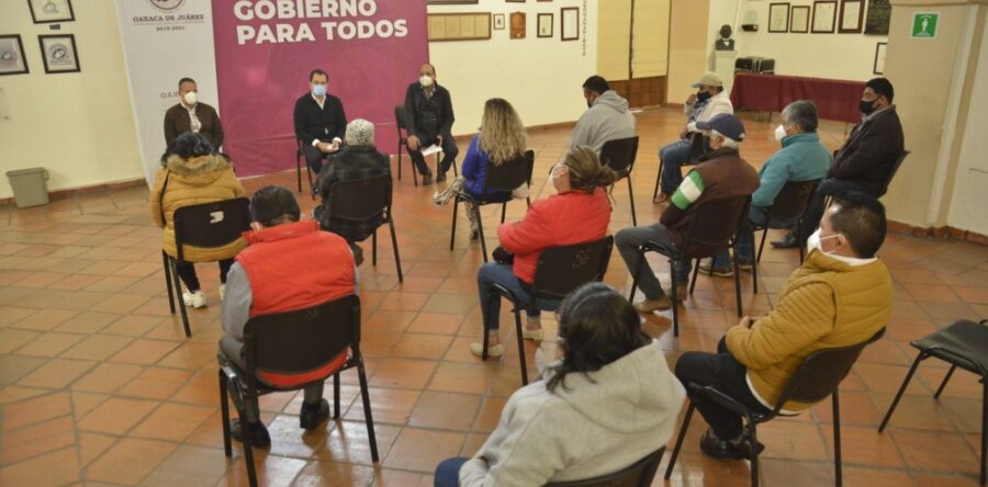 Reitera edil Oswaldo García a comerciantes prohibición para instalación de puestos de temporada