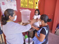 Dota Ayuntamiento de Oaxaca de insumos sanitarios a mercados La Merced y Zonal Las Flores