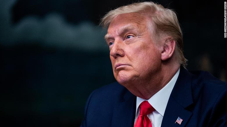 Trump se adelanta a la FDA y anuncia aprobación de vacuna de Moderna