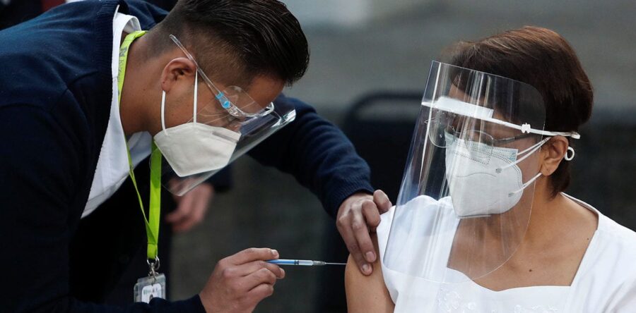 Se aplicaron 2,924 dosis de 2,925 en primer día de vacunación: Ssa