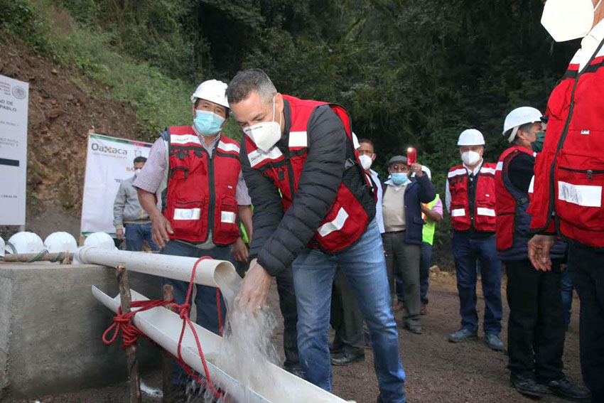 Adelfo Regino y Salomón “calientan” la plaza Mixe: Alfredo Martínez de Aguilar