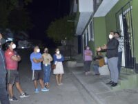 Vecinos de la Colonia Víctor Bravo Ahuja piden apoyo de Adrián Rojas para el alumbrado público