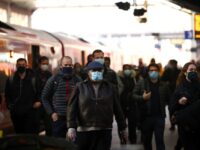 En Inglaterra, 1 de cada 85 personas está infectada de Covid-19