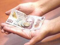 Plantea López Obrador subir 15% el salario mínimo