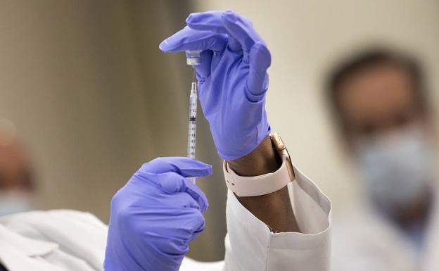 Hoy llega primer lote de vacunas: Ebrard