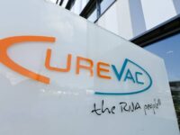 México recibe vacunas de CureVac para ensayo fase tres