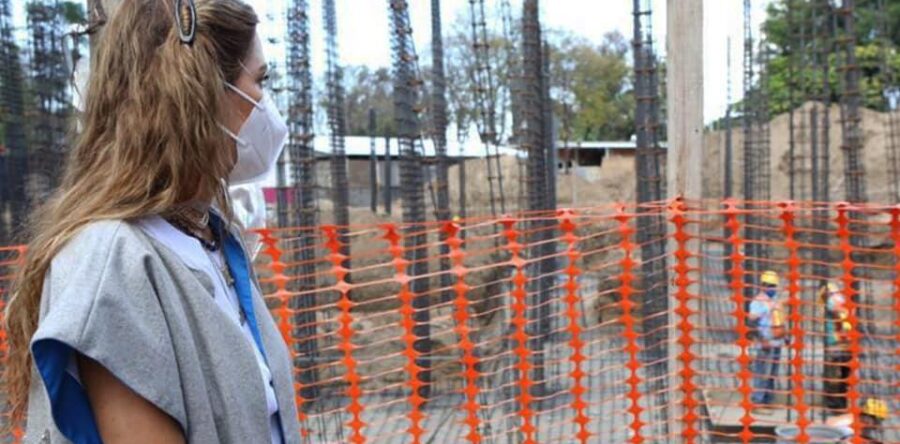 Casa de Alas avanza a paso firme con la construcción de casas hogares