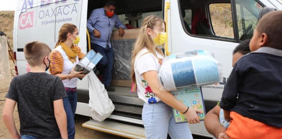 De casa en casa, DIF Estatal Oaxaca continúa brindando asistencia social sin descanso