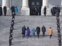 Biden y Harris arriban al Capitolio para su investidura