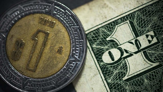 Peso opera errático por cautela ante nuevos estímulos en EU y contagios