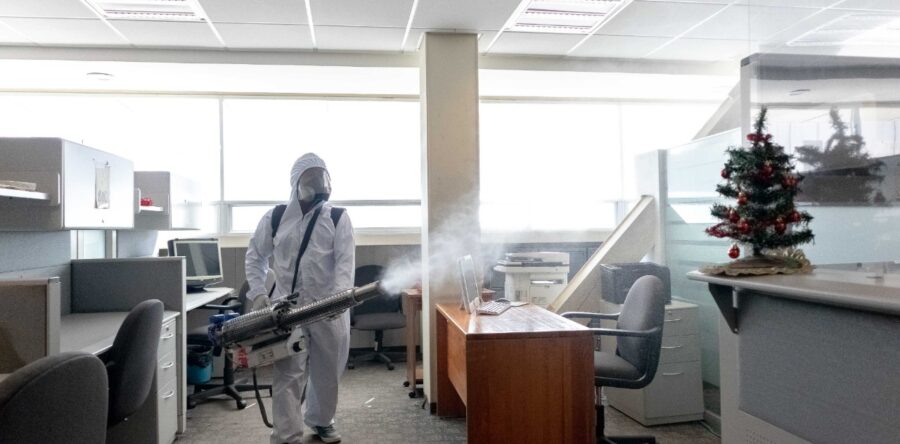 Desinfección constante para proteger al personal de la Secretaría de Administración
