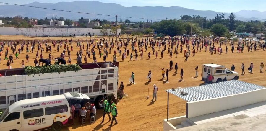Productores de Puebla regalan verduras y legumbres a oaxaqueños