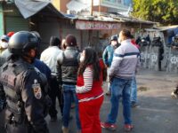 Protestan locatarios en el estacionamiento del Mercado de Abastos