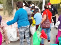 Poblano continúa regalando verduras en Oaxaca